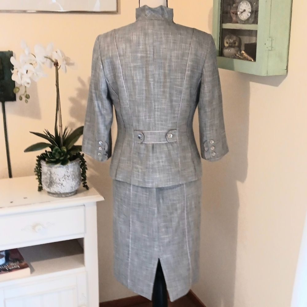 White House Black Market Two-Piece Suit. Career. Professional - Picture 5 of 12
